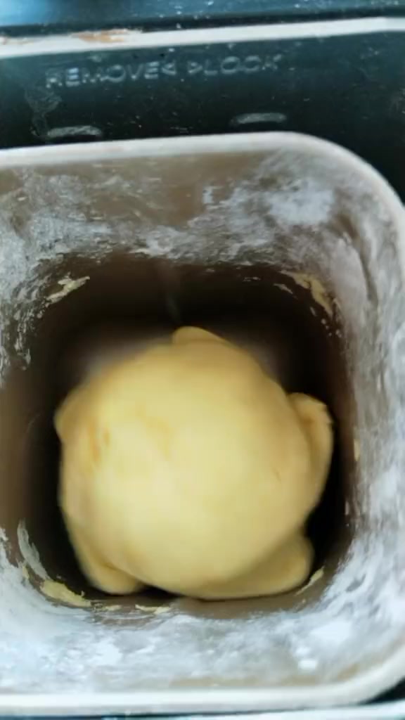 #搞笑段子#我第一次发现我家这面包机能把面团揉成个花型,以前都没发现啊,太奇怪了