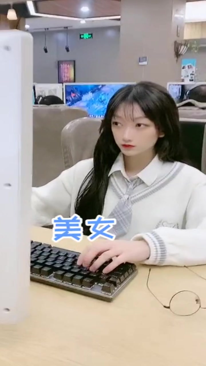 #搞笑段子#6781276035250965772_为了挽留顾客,这个谎撒大了....