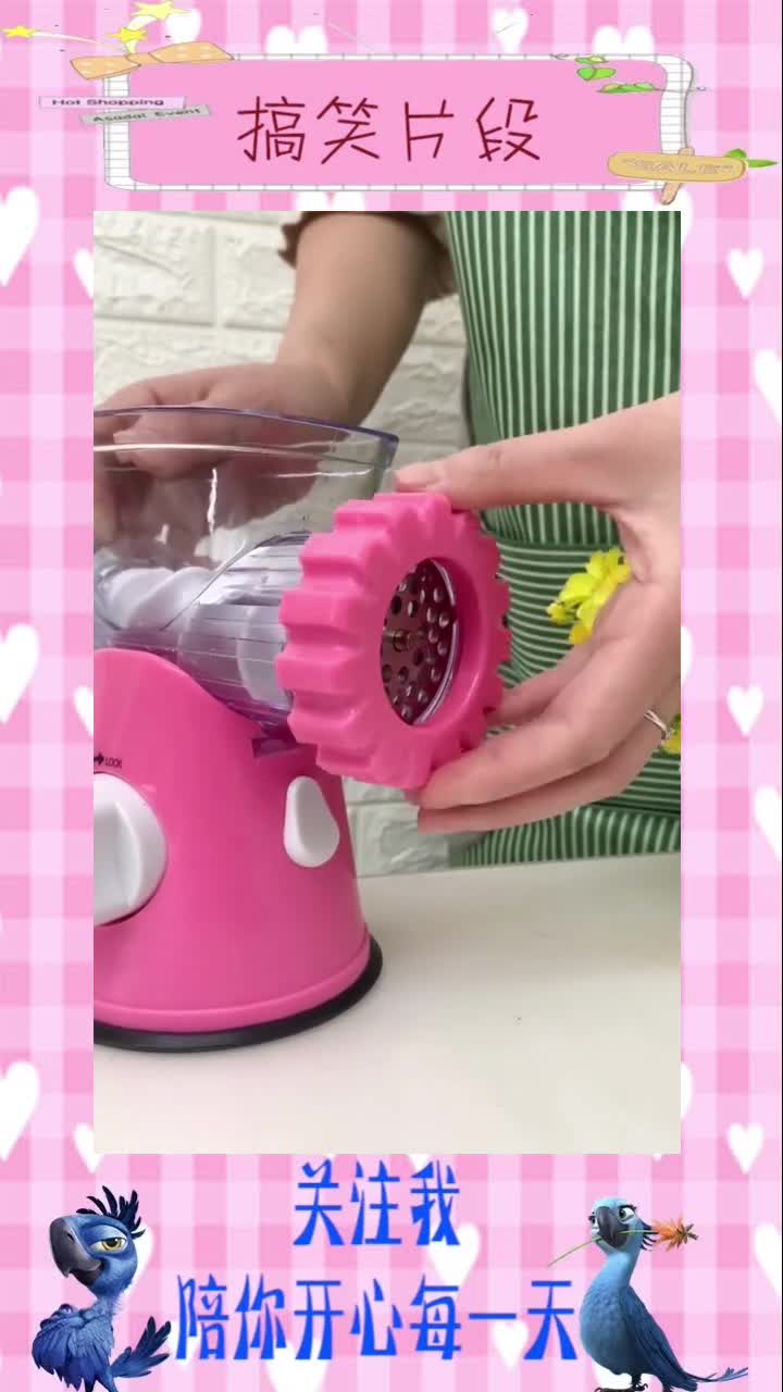 有了这个手摇绞肉机,轻轻摇几下,轻松做肉馅,搞笑视频