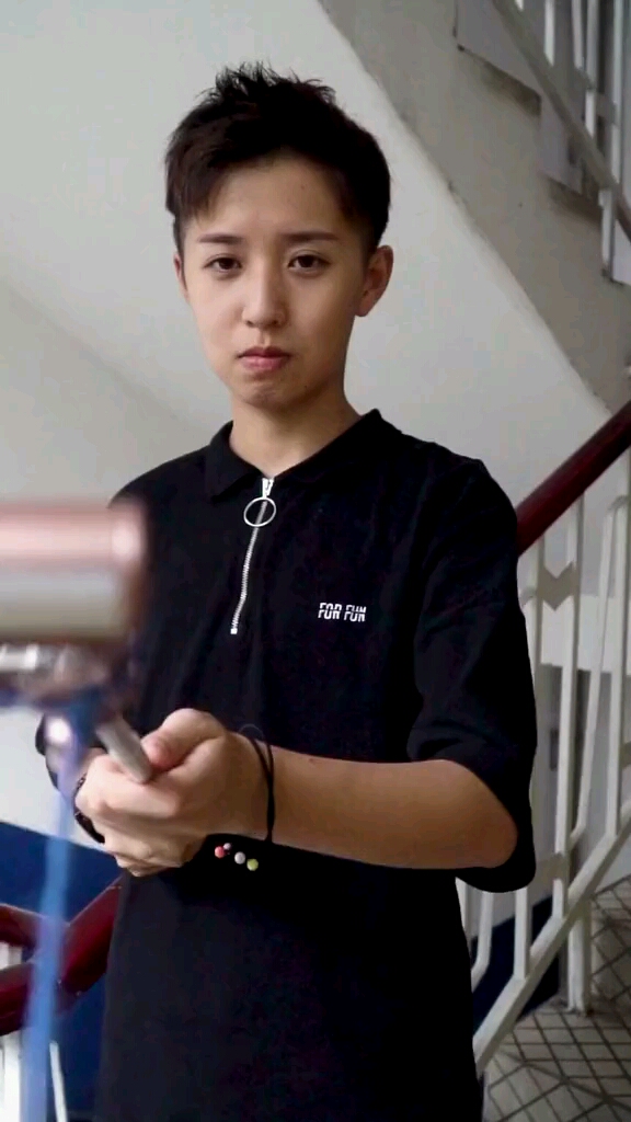 当一条美人鱼有了腿………
