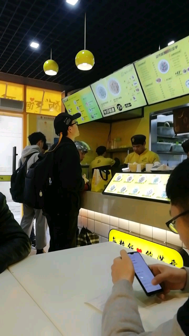 猛男炒饭,贼多人