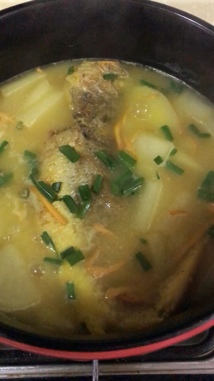 #秀出你的拿手菜#汤色实在太漂亮—虫草菇白萝卜黄鱼汤