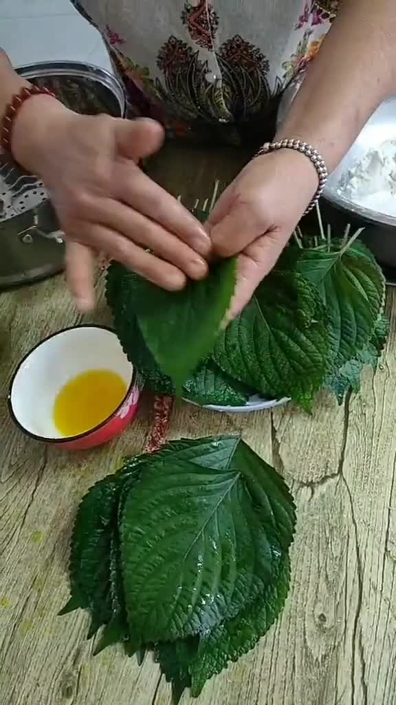 这就是苏子叶,韩式烤肉一般都用它卷肉吃