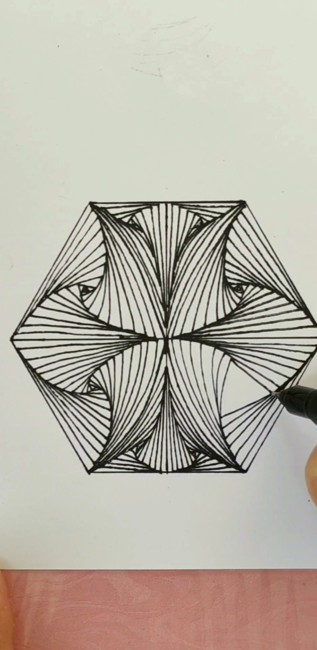 一起来画黑白线条画,锻炼专注力