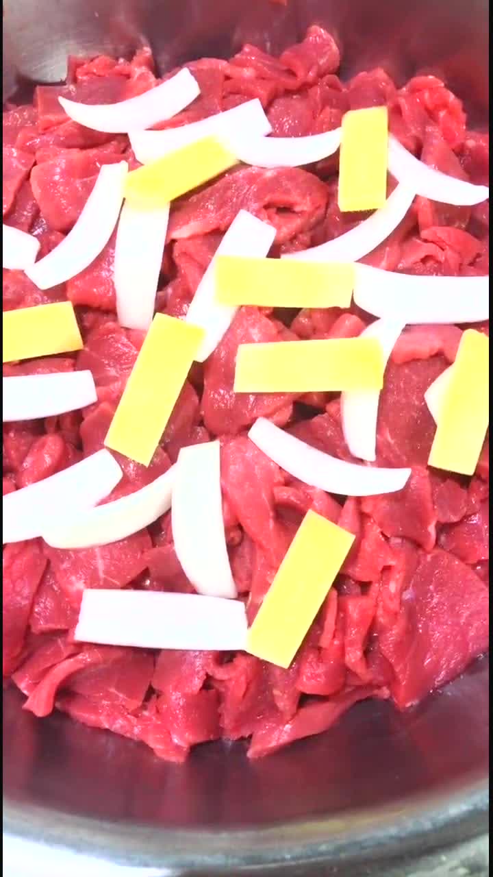 教大家如何用铁板腌制烤牛肉,味道和嫩度。