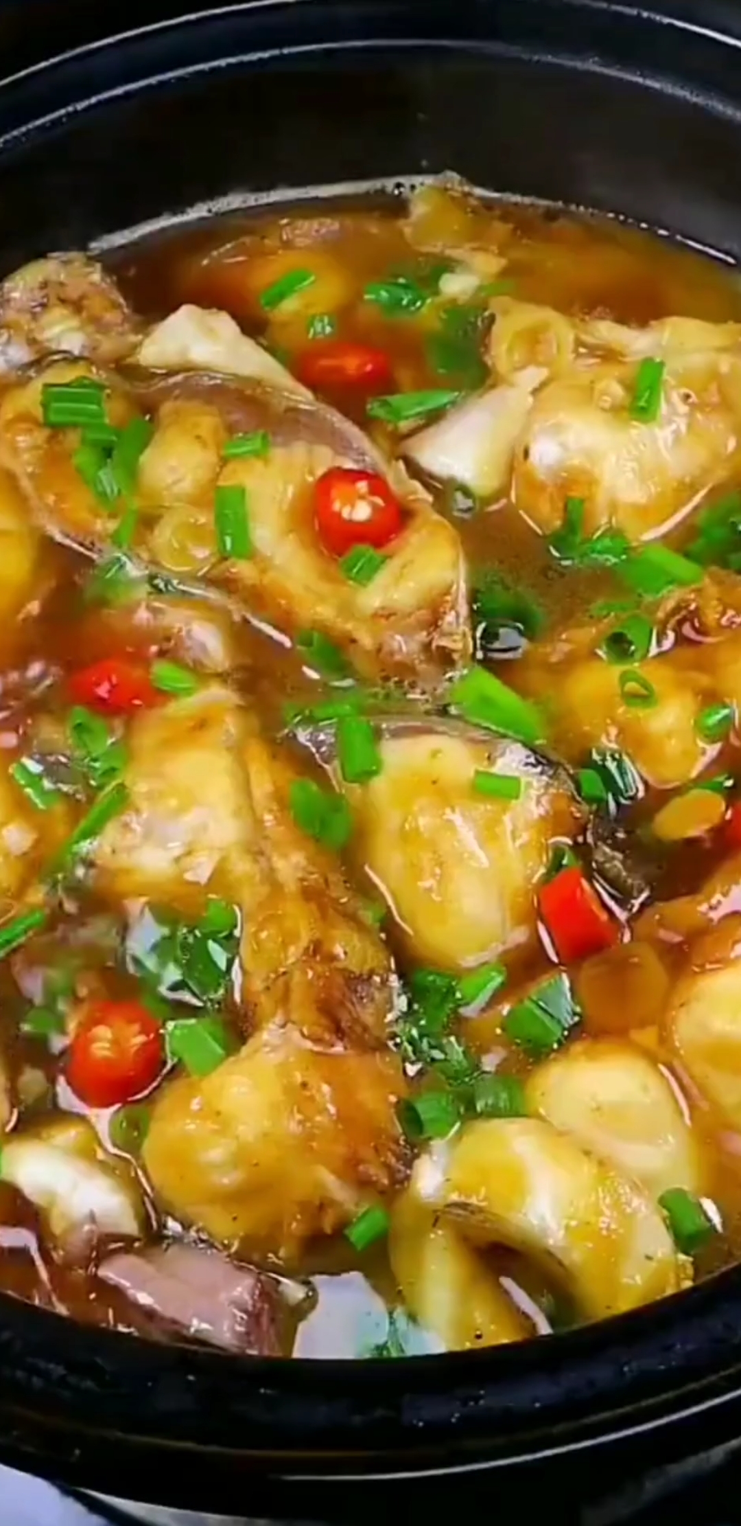 #家乡特色美食#砂锅炖草鱼,这样做肉嫩鲜美