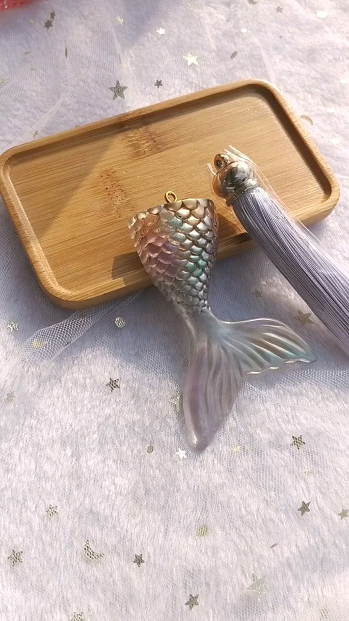 小雅手工滴胶:鱼尾配上流苏挺美#滴胶##水晶滴胶##我要上热门#