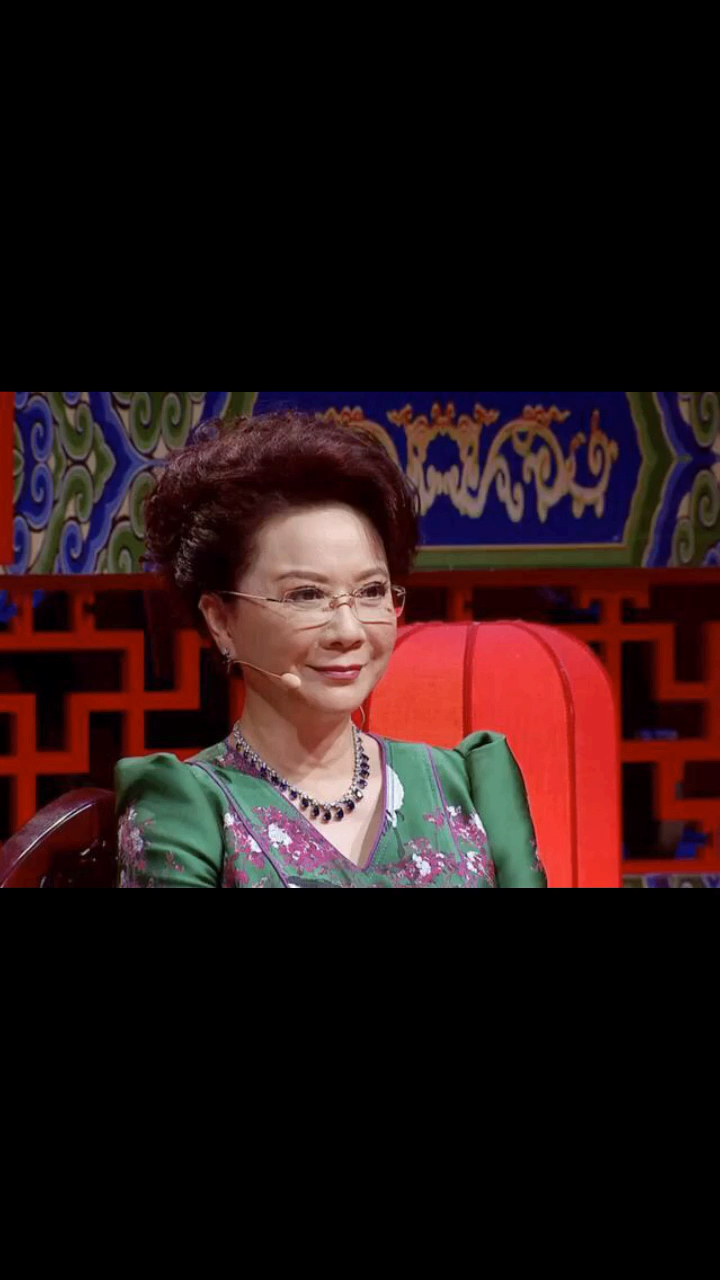 #我要上热门#蔡明: 我年轻时可是班花, 本来以为是搞笑呢, 结果看到照片懵了