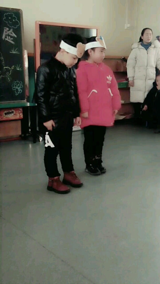 小孩故事表演