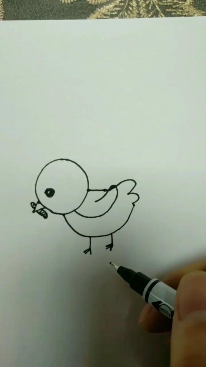 小鸡吃虫子