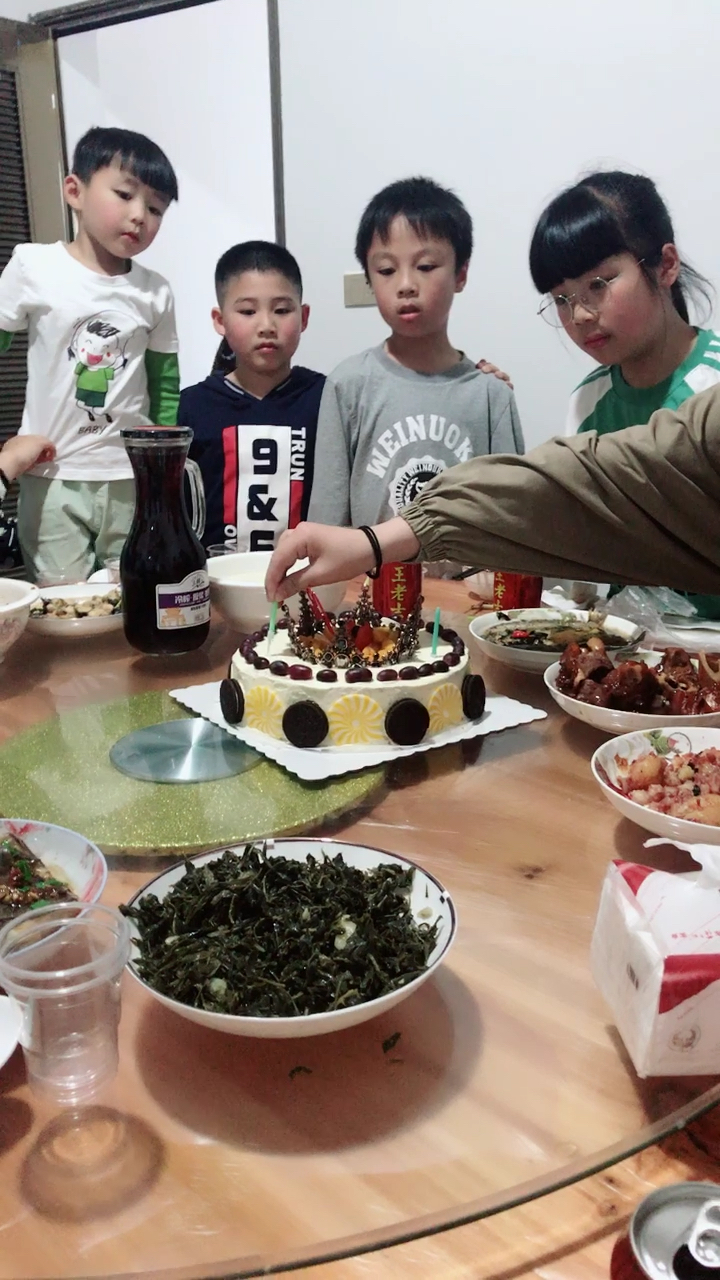 12岁表妹自己生日自己给自己做的生日蛋糕