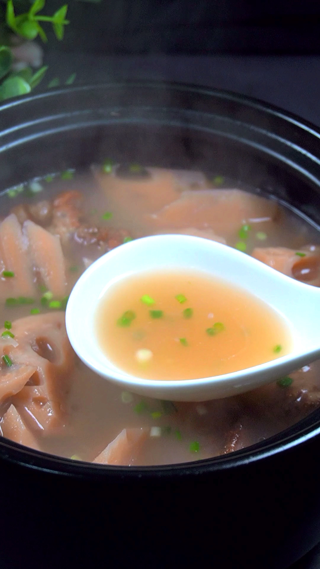 #家乡特色美食#湖北人每周必喝的莲藕排骨汤,做法原来这么简单