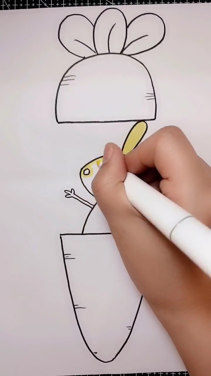 创意简笔画用一张纸画一个胡萝卜然后中间画一只小白兔!