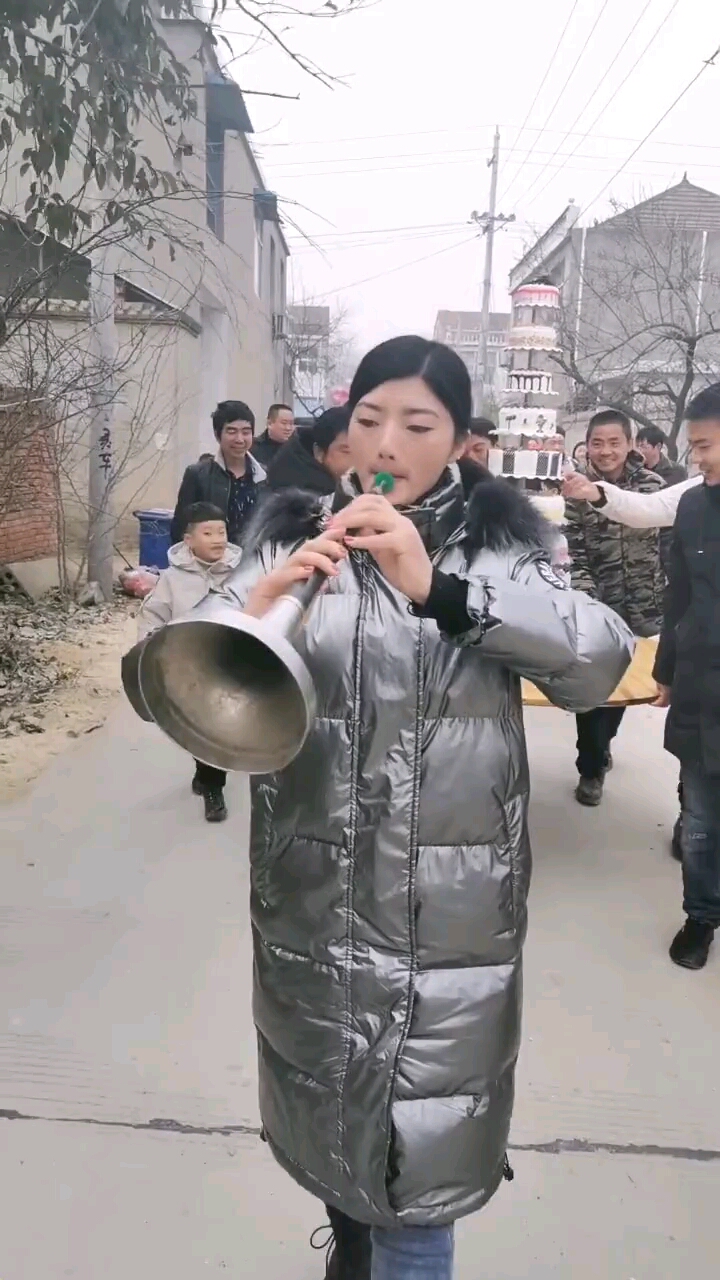 第一次见九层的生日蛋糕