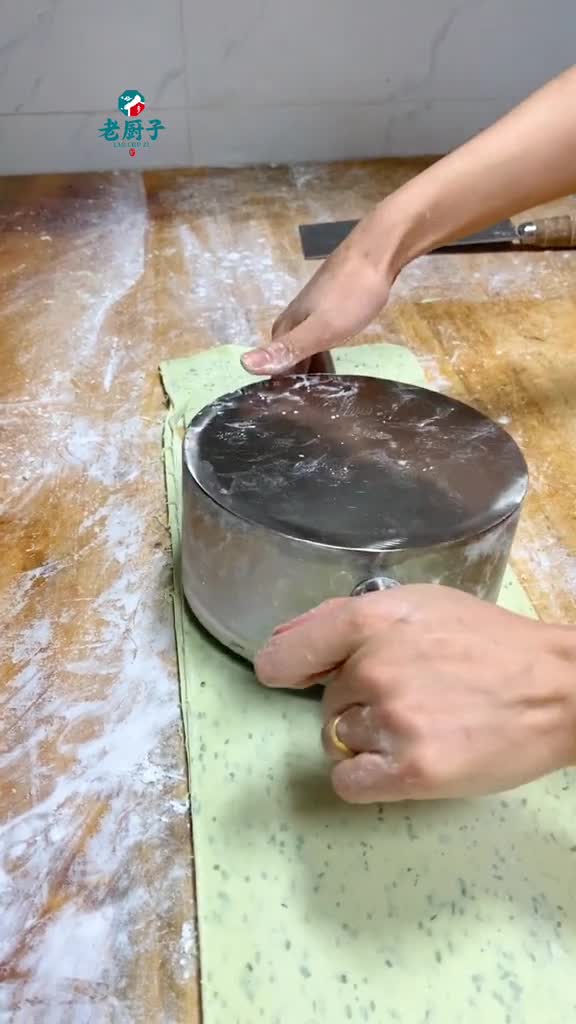 空心葱油饼是这样做的速度提高了倍