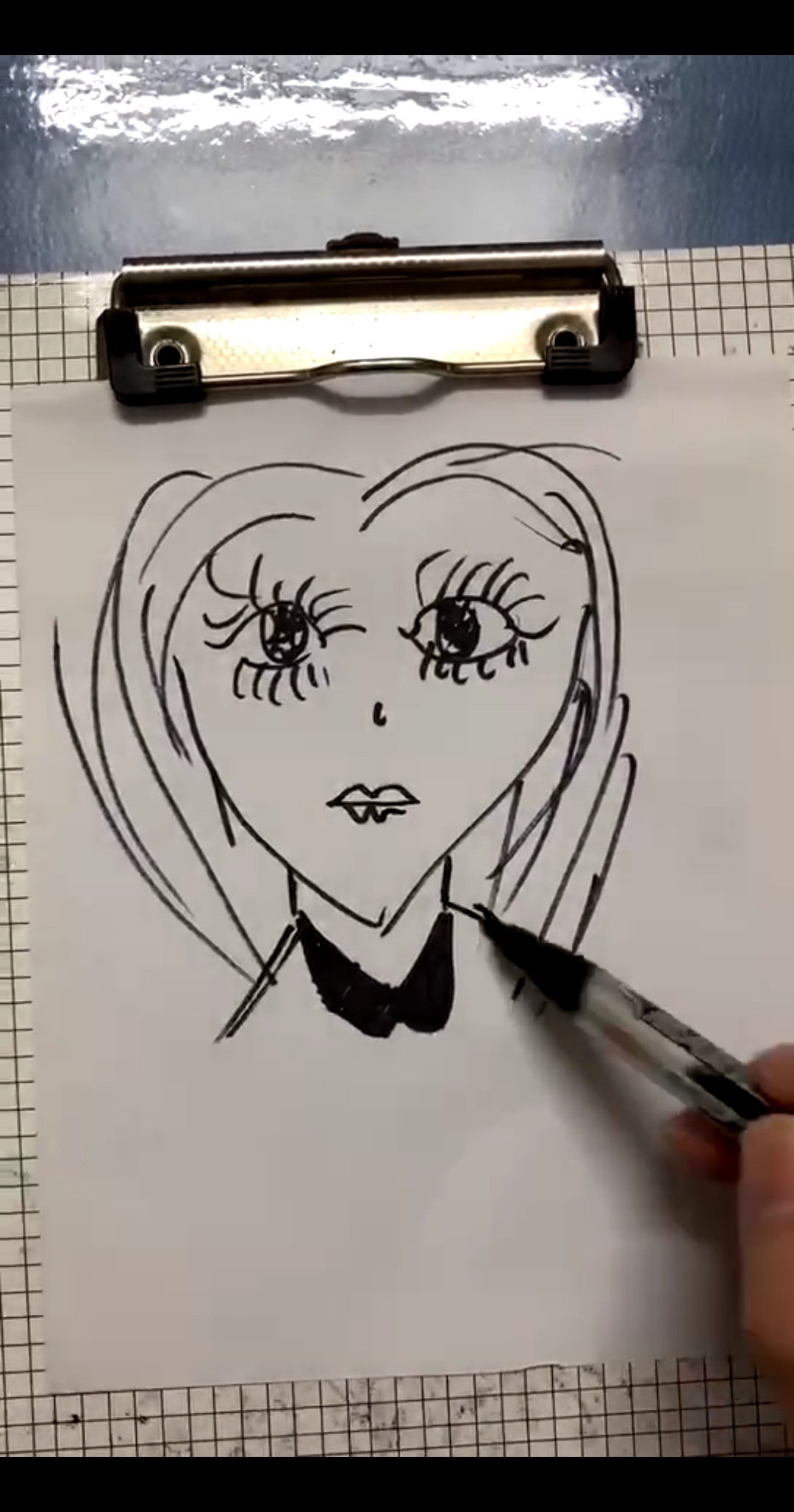 今天画画老师教我们画黑白画