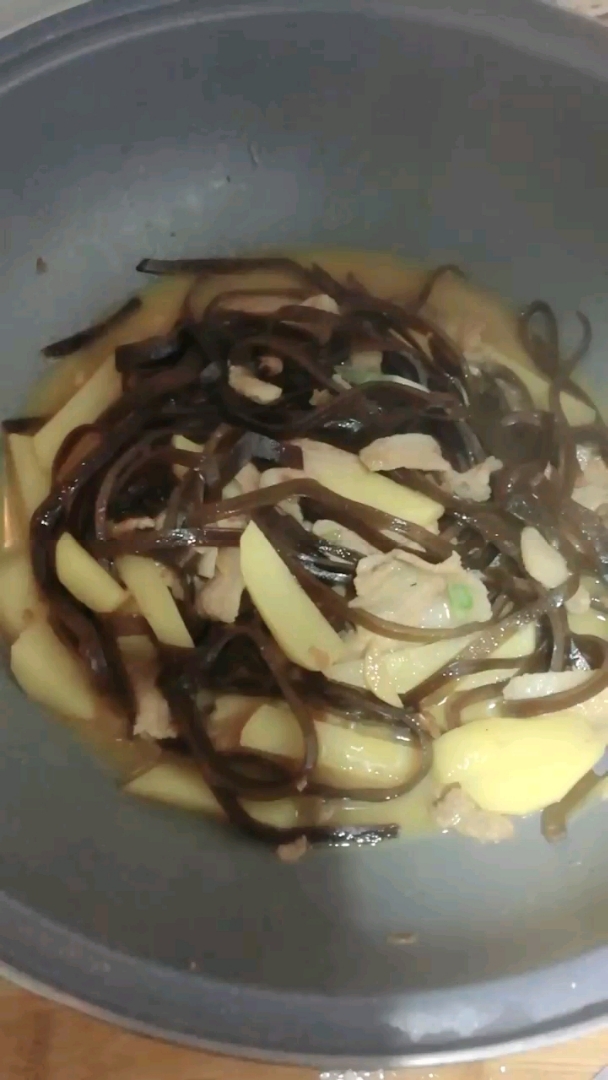 海带丝炖土豆尴尬出锅,味道不错