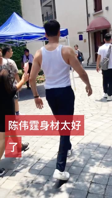 陈伟霆穿衣显瘦,肌肉线条也超好看