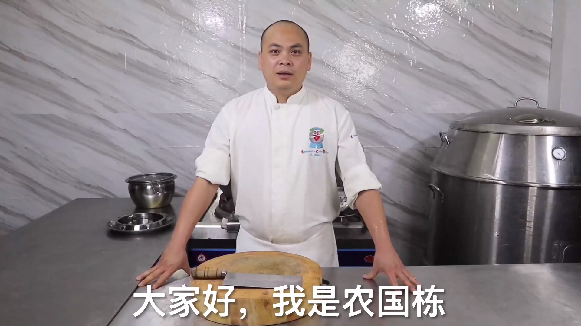 #美食#广东“脆皮蒜香吊烧鸡”的详细做法，满口生香，皮脆肉嫩汁水多