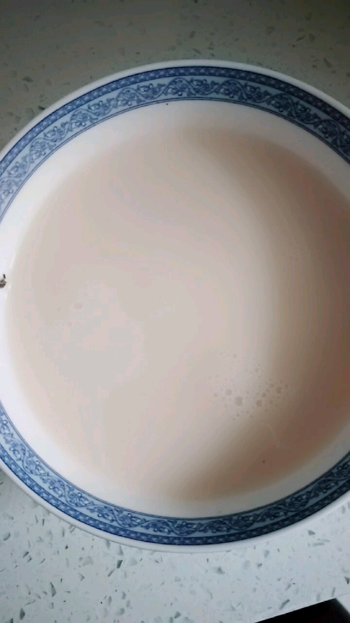 蒙古奶茶的熬法很简单,但是比例和火候很重要