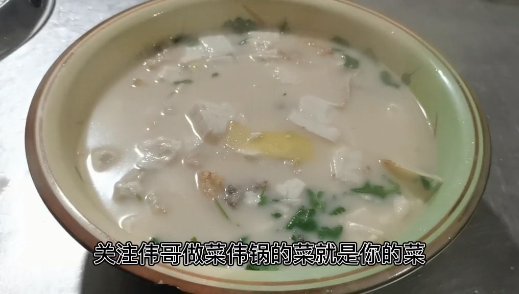 #美食#厨师长教你做鱼头豆腐汤,又浓又白是有方法和步骤的