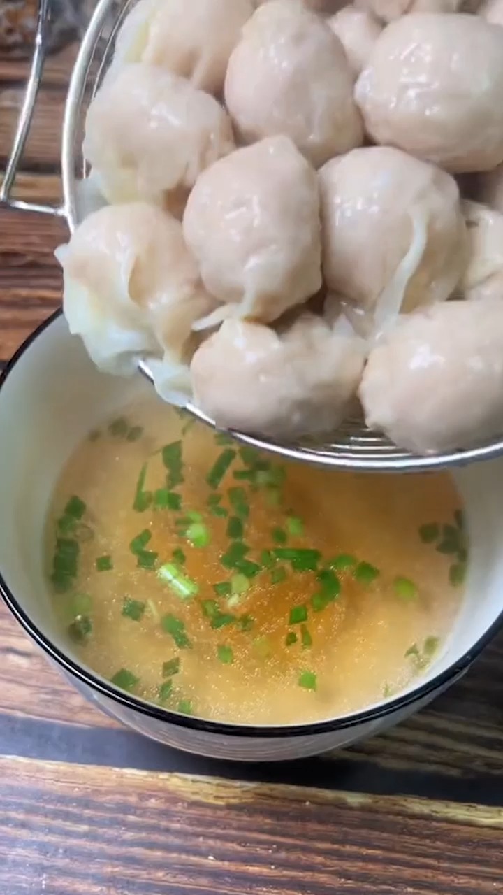 扁肉,皮薄馅多,味道比外面好吃