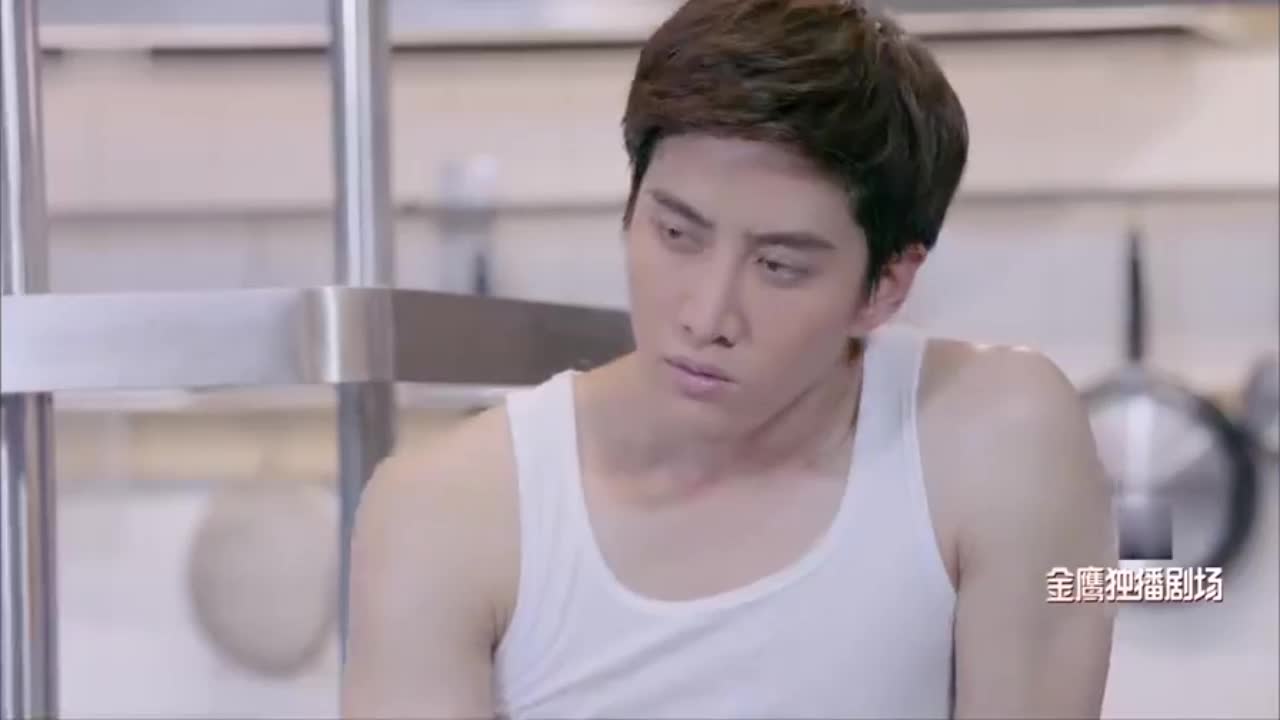 美味奇缘:泰国男星厨房秀肌肉,毛晓彤害羞连连后退