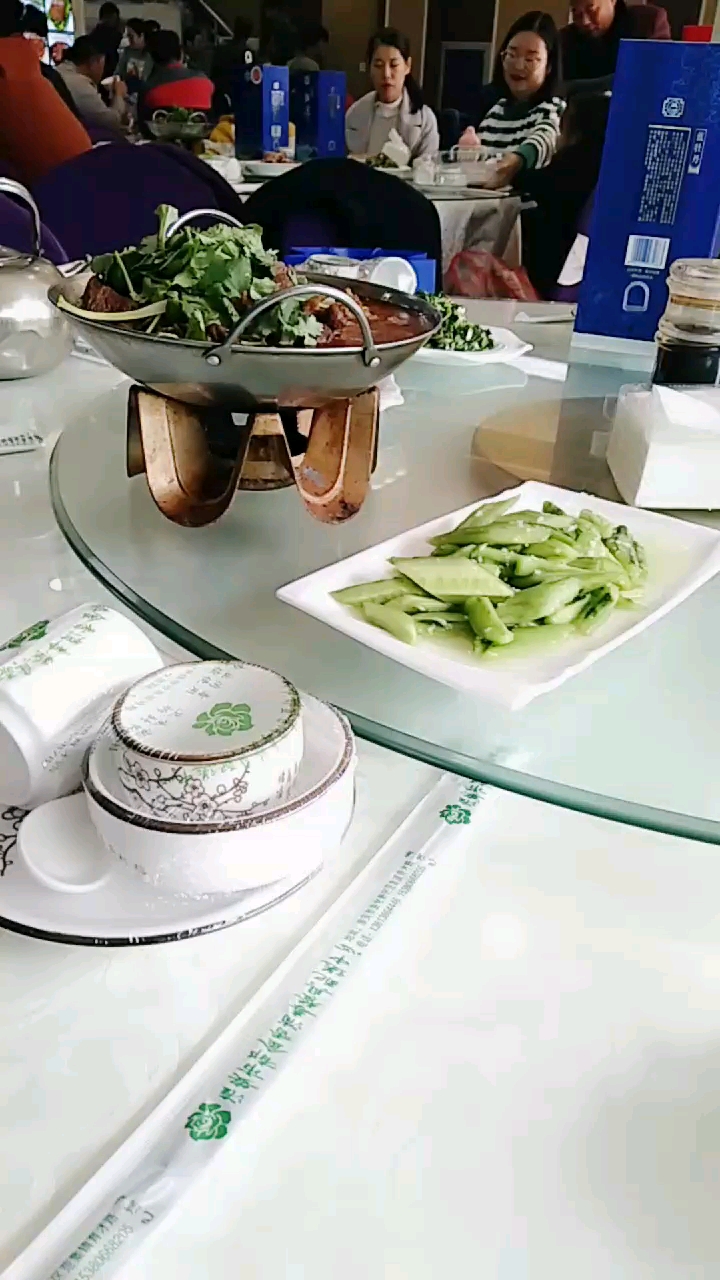 农村大酒席冷菜刚刚上哦!