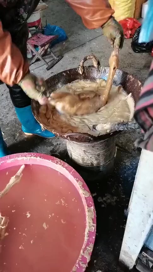 #我要上热门#外面杀好的鸭子,拔毛都是用的食用胶,这个是有毒的你还敢吃吗