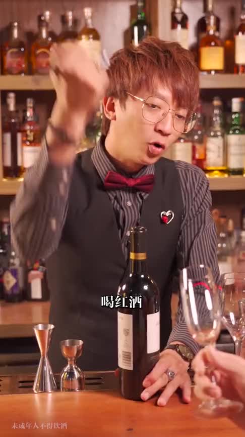 葡萄酒杯是按葡萄酒特点设计而成的,选对酒杯,每瓶酒都能喝出82年的味道