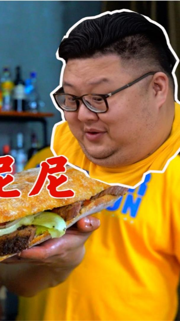 #美食#全国首发,肥得流油的A5和牛前胸,做个超大牛肉帕尼尼