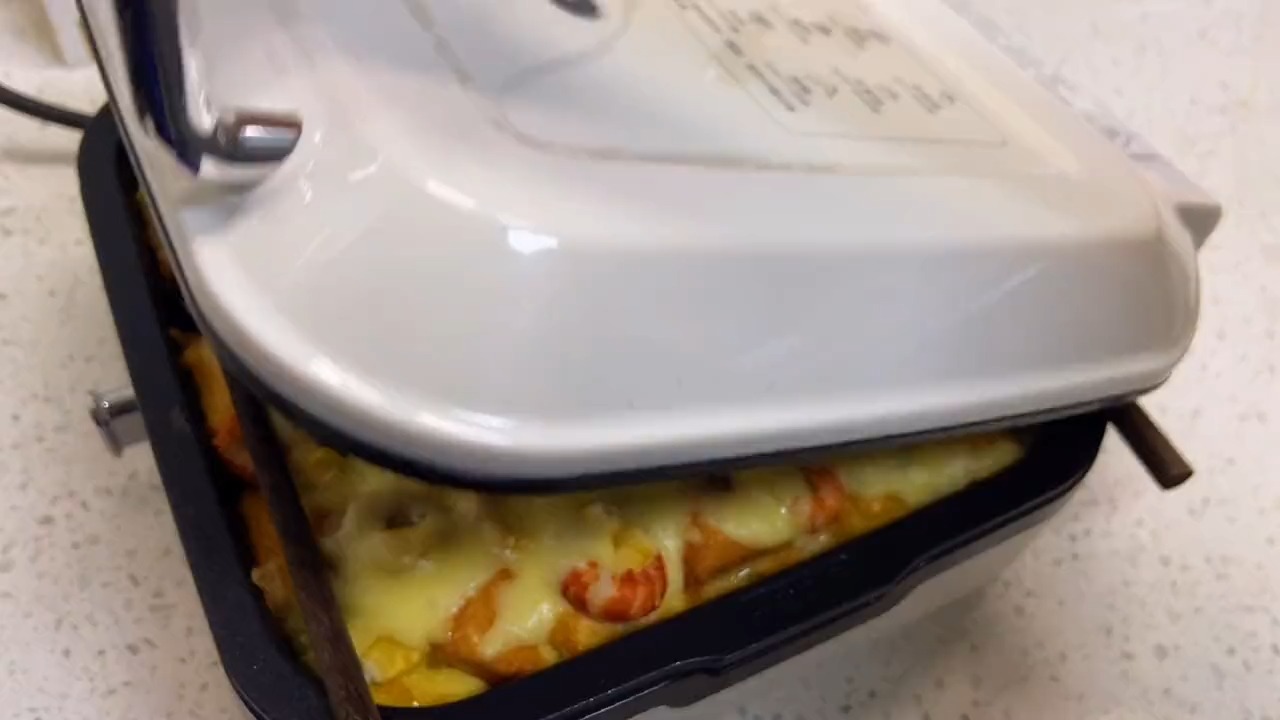 原来用吐司片和电饼铛做披萨这么好吃