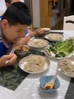 牛肉,胡萝卜,紫圆葱馅的饺子开动喽#全家团圆幸福安康 #家有萌娃
