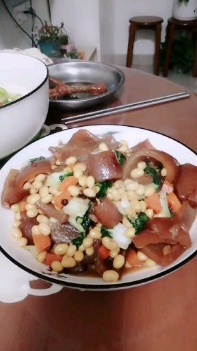 肉皮炖黄豆呵鸡肉杏鲍菇