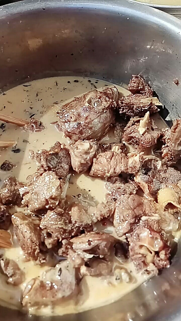 #舌尖上的旅行#最原始的炖兔子肉方法