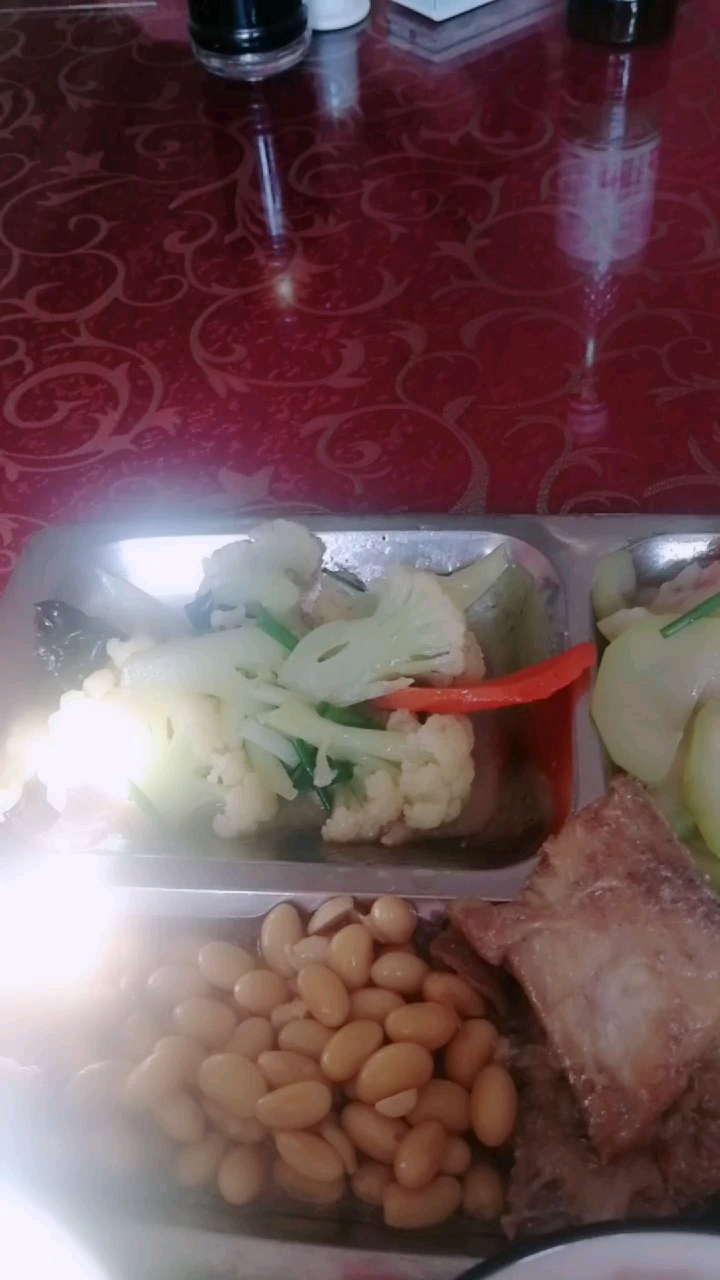 食堂饭菜