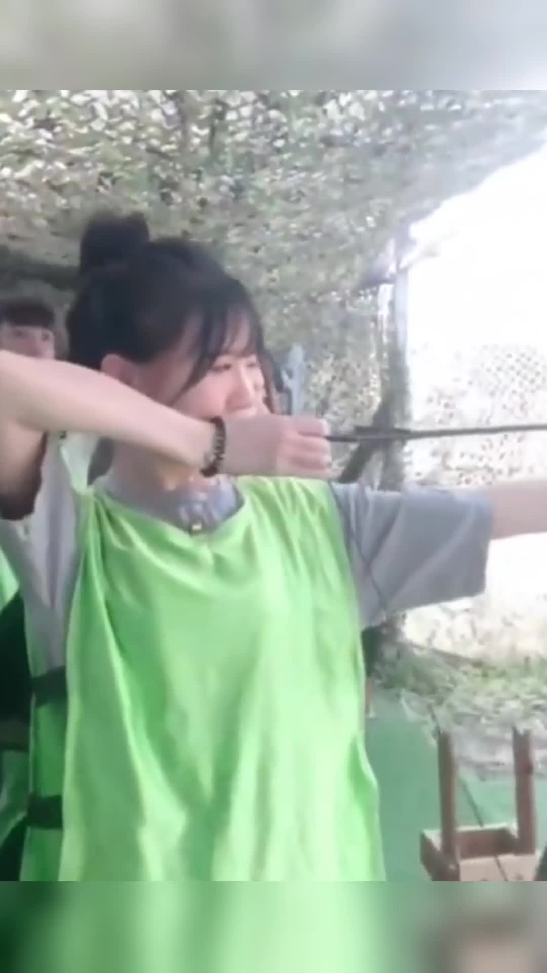 #我要上热门#这是什么神仙颜值，小姐姐的肌肉线条，太好看了！