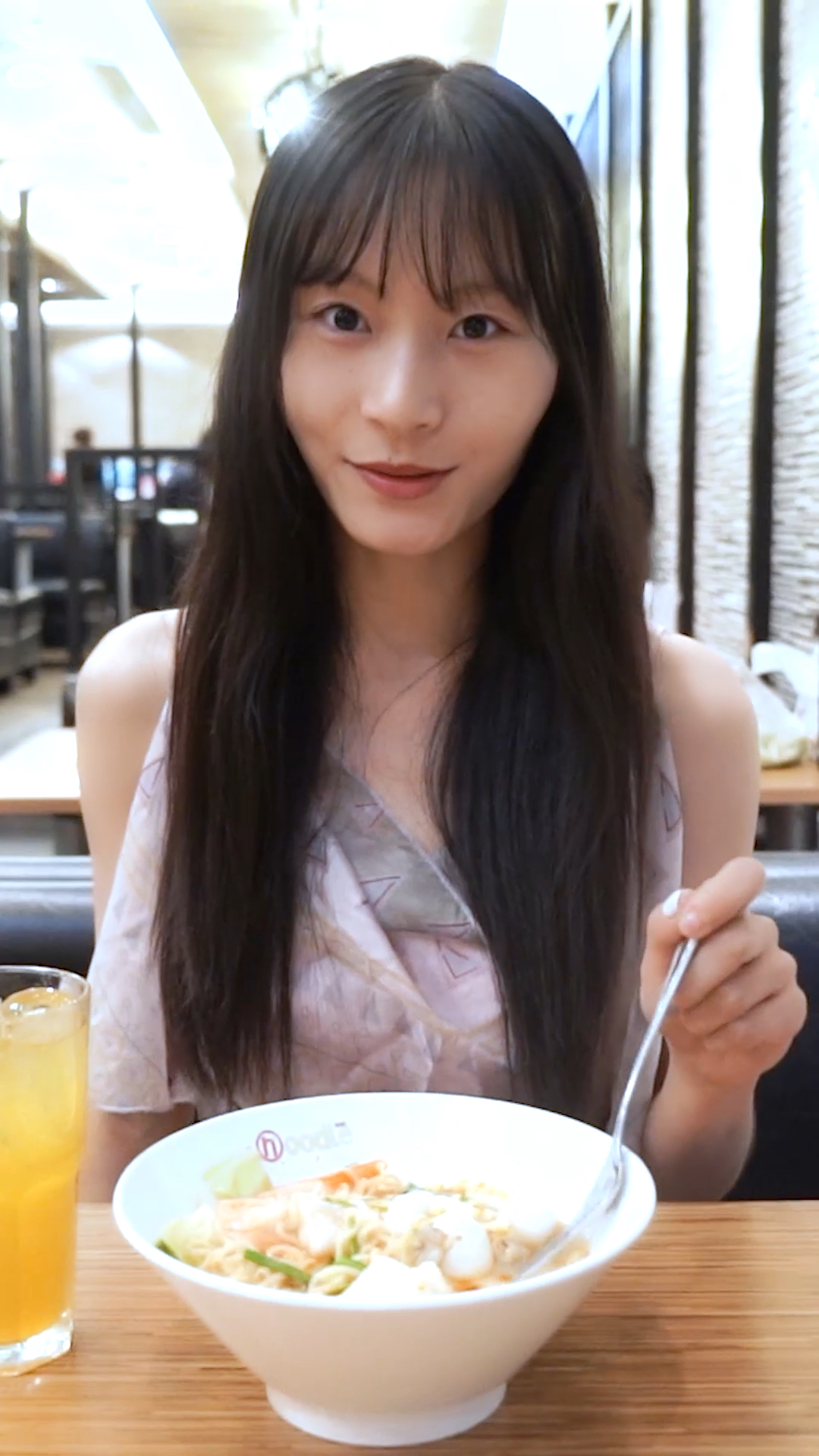 来泰国必吃的国民美食:冬阴功面,也称酸辣虾汤