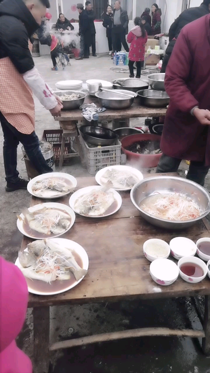 #我的家乡年#浇油清蒸鲈鱼上菜了