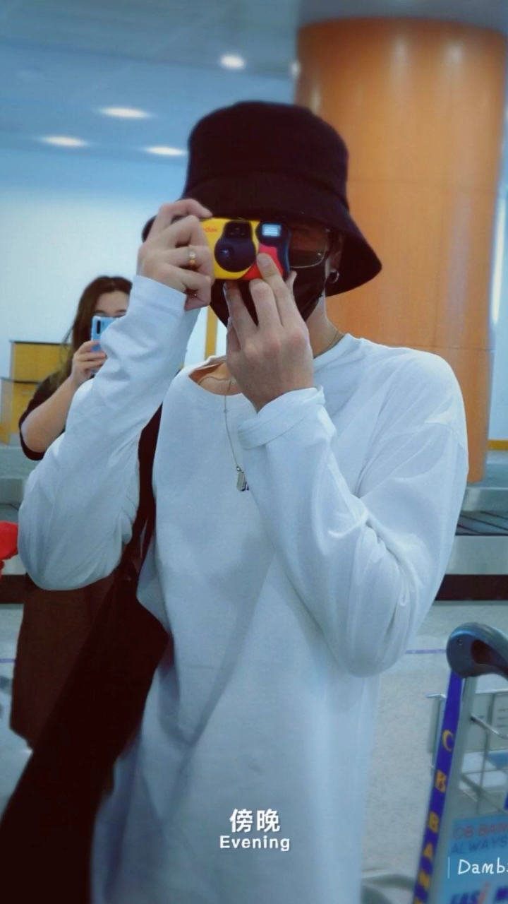 #颜值大PK#泰星 泡芙perth王俊勇 我家帅气的王大摄影师上线