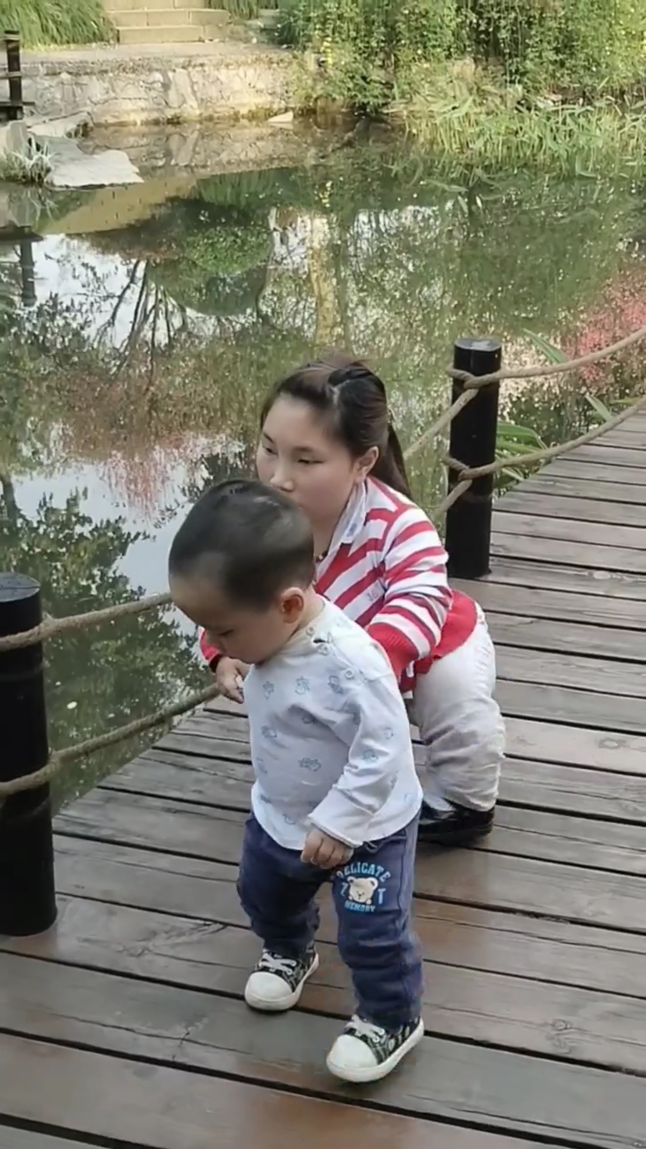 #全民正能量#阳阳带我参观鱼儿