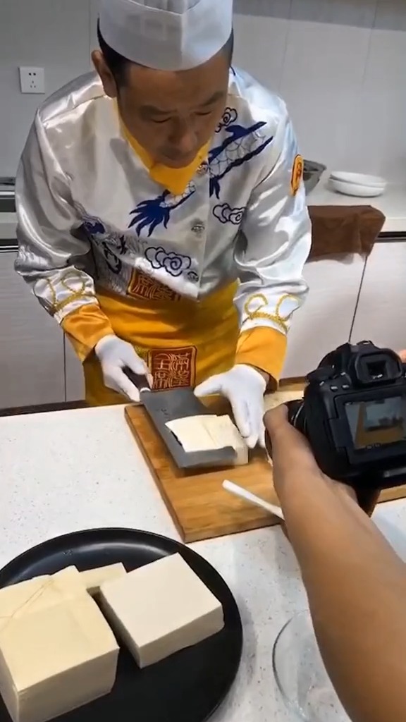 徽菜传承 豆腐宴传承人张士宏 传承徽菜之经典白玉蒸饺大国工匠精神