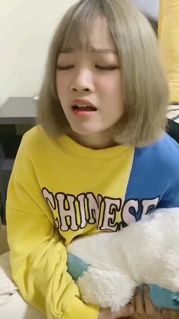 老妹你看我爱不爱你@麻辣墨鱼丸  #整蛊整蛊  #妹妹