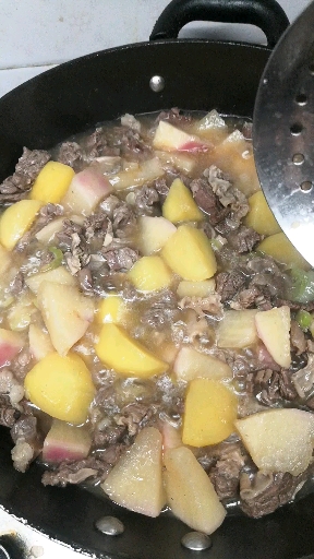 牛肉炖萝卜土豆,拿手菜
