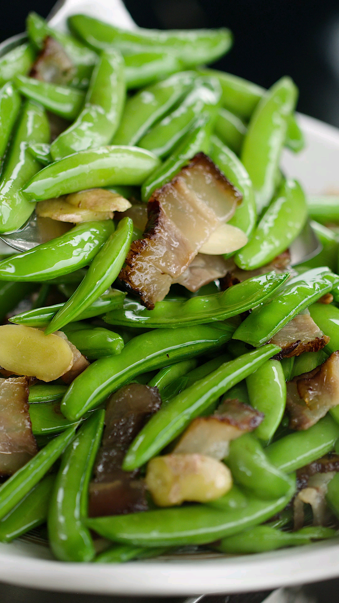 #美食#你炒的蔬菜容易炒老炒糊,今天做个家常菜荷兰豆炒腊肉,做出来碧绿又脆爽