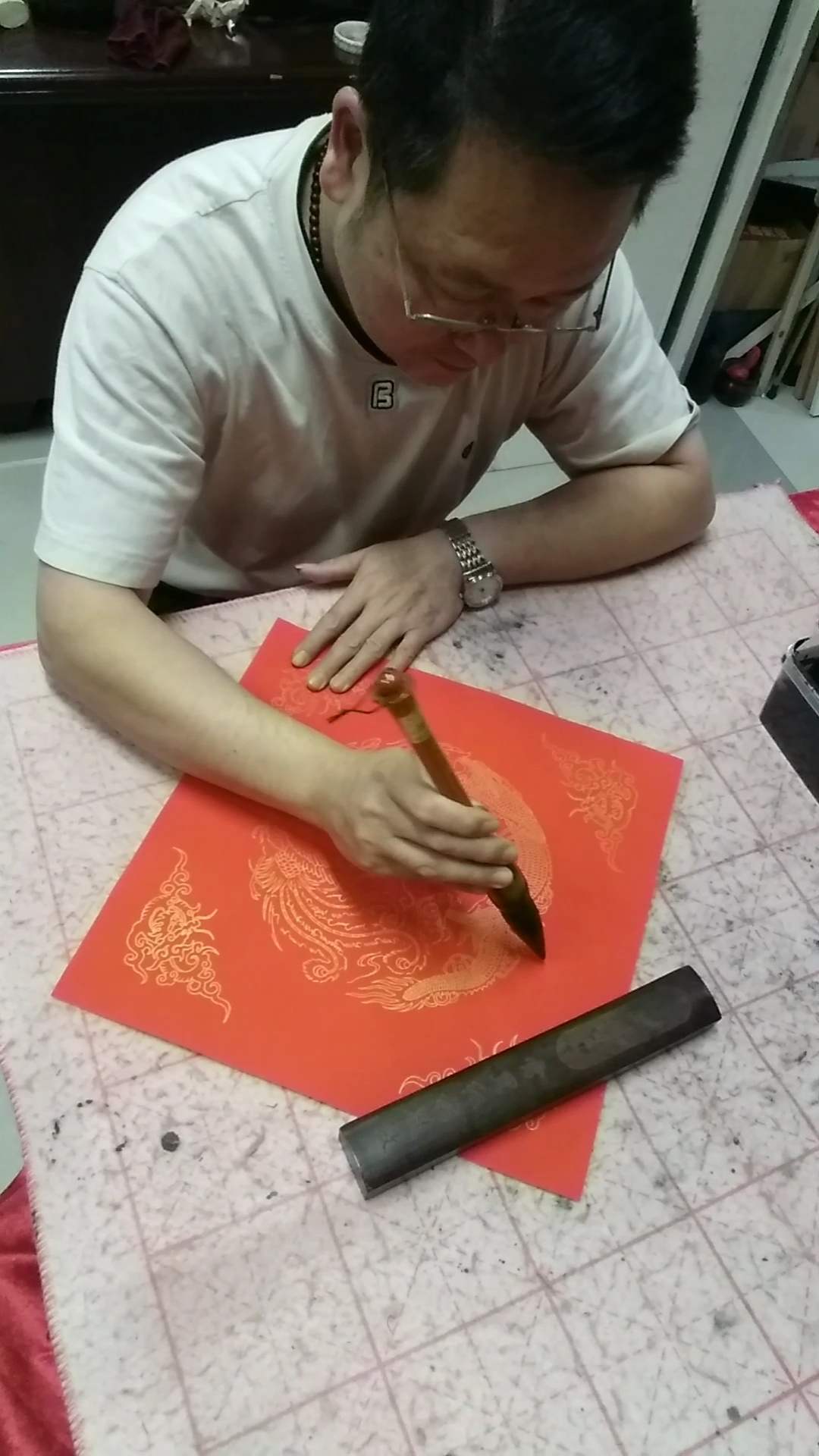书写创意合体字〖鱼跃龙门〗