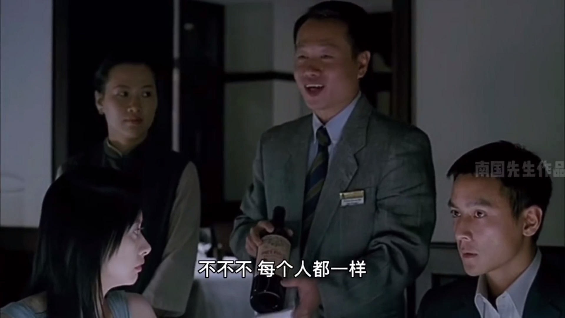 #搞笑配音#谁还没喝过珍珠奶茶!艾特你朋友出来,一人来一桶!
