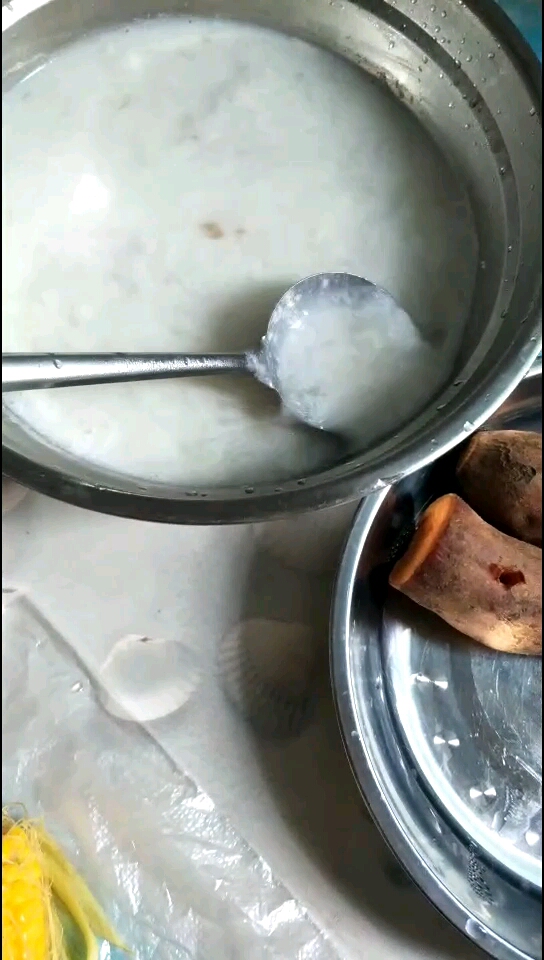 桃胶皂角米雪燕炖牛奶,早上来一碗美容养颜