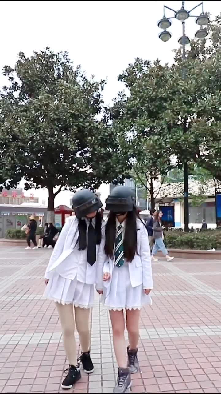 保护好我方小鸽鸽,他又被欺负了,媳妇和妈掉水里你救谁送分(命)题鸭,小鸽鸽居然还敢问