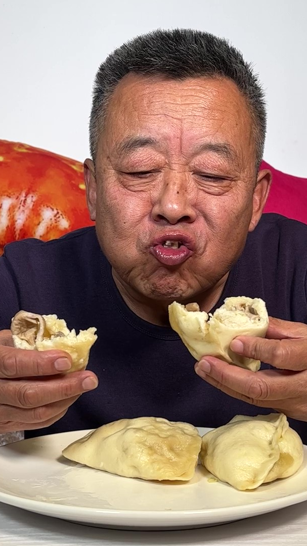 #美食#肥肠馅儿的包子,你吃过吗?
